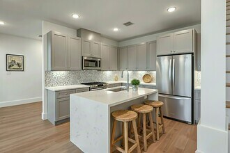 7609 Victory Reserve St in Houston, TX - Building Photo - Building Photo