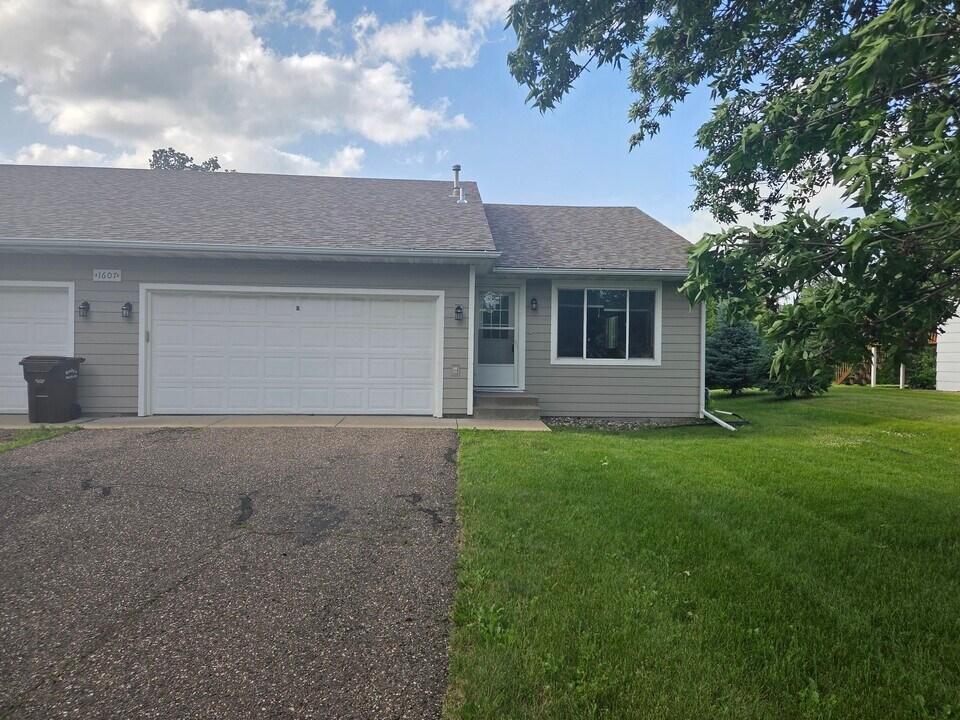 1607 16th St NE in Buffalo, MN - Building Photo