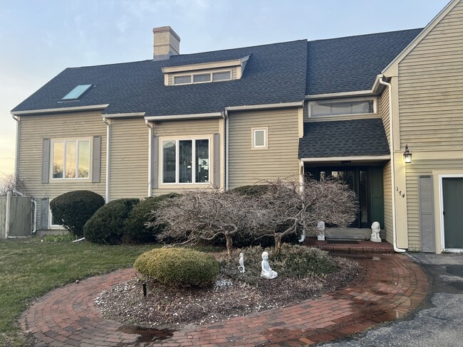 property at 174 Warren Ave
