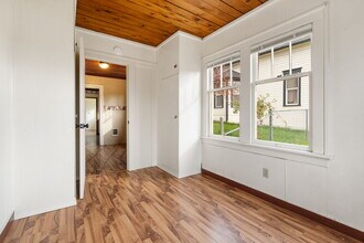 482 NE Adams Ave in Chehalis, WA - Building Photo - Building Photo