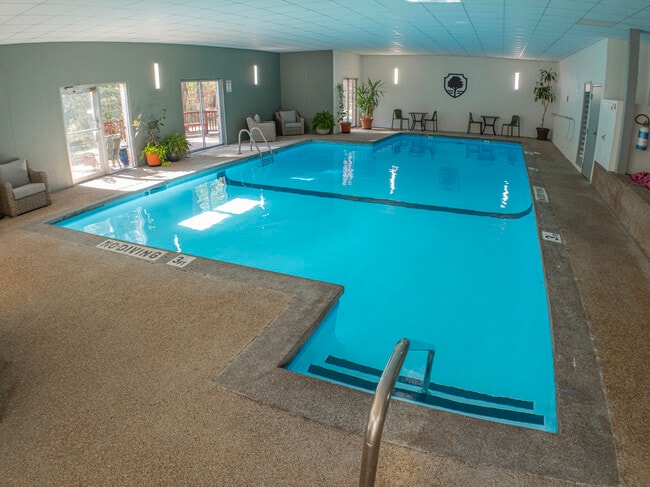 Parkview Apartments in Bloomington, MN - Building Photo - Building Photo