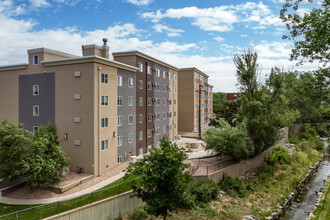 Parkview Towers in Englewood, CO - Foto de edificio - Building Photo