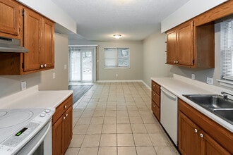 13808 Wimbledon Loop in Little Rock, AR - Foto de edificio - Building Photo