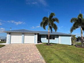 1047 SE 30th Terrace in Cape Coral, FL - Building Photo - Building Photo