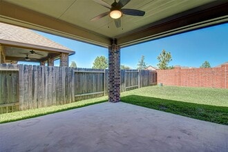 5610 Glenfield Spring Ln in Spring, TX - Foto de edificio - Building Photo