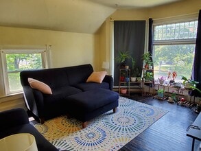 1425 State St, Unit upstairs in Eau Claire, WI - Building Photo - Building Photo