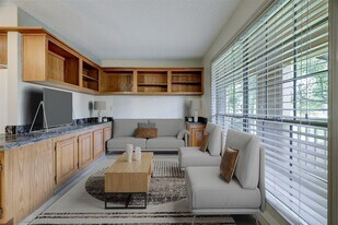 1311 Antoine Dr in Houston, TX - Building Photo