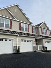 6124 Sawgrass Ct, Unit 3 in Harrisburg, PA - Foto de edificio - Building Photo