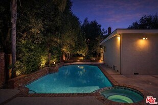 11555 Duque Dr in Los Angeles, CA - Building Photo