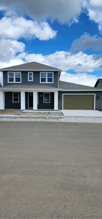 1610 Wyatt Earp Ct in Belgrade, MT - Foto de edificio