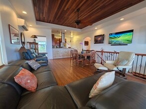 1367 Kakae Pl in Wailuku, HI - Building Photo - Building Photo