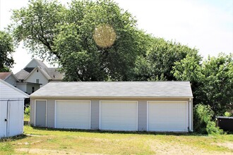 403 S Ottawa Ave in Dixon, IL - Building Photo - Building Photo