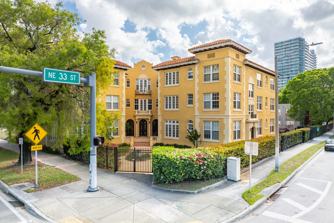 Bevery Terrace Manors Condominiums in Miami, FL - Building Photo