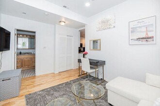 2544 N Burling St in Chicago, IL - Foto de edificio - Building Photo