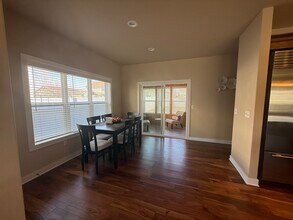 241 S Longfield Dr in Sun Prairie, WI - Foto de edificio - Building Photo