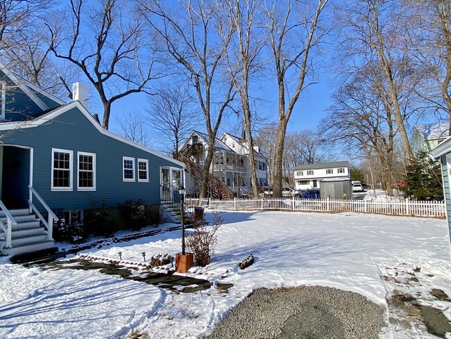 149 Union St-Unit -149 in Ashland, MA - Foto de edificio - Building Photo