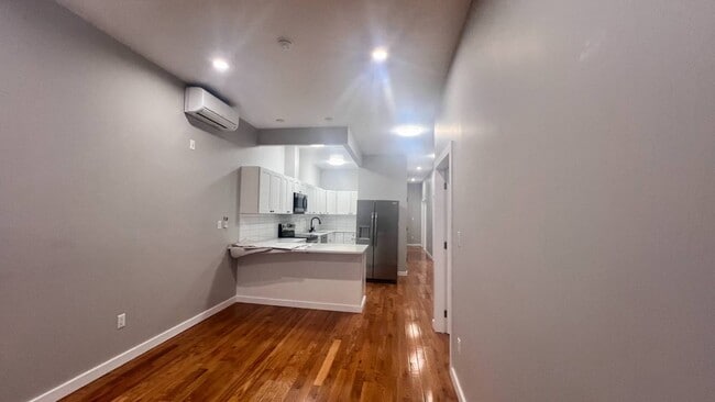 5422-5425 5th Ave in Brooklyn, NY - Building Photo - Building Photo