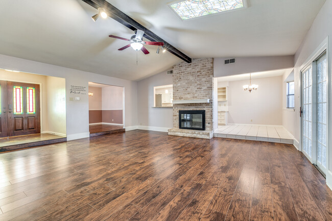 4339 Shavano Woods in San Antonio, TX - Building Photo - Building Photo