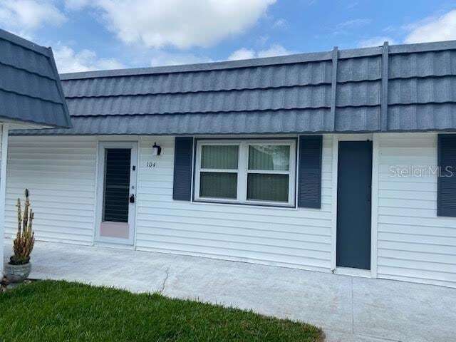 property at 205 Andover Pl N