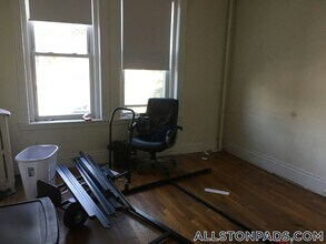 1350 Commonwealth Ave in Boston, MA - Building Photo - Building Photo