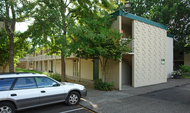 Milan in Portland, OR - Foto de edificio - Building Photo