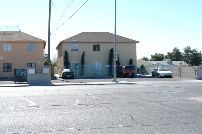 5735 E Lake Mead Blvd in Las Vegas, NV - Building Photo - Building Photo