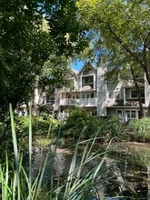 5801 Inman Park Cir, Unit #330 in Rockville, MD - Foto de edificio - Building Photo