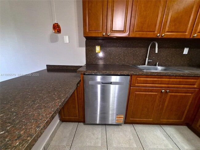 8811 SW 132nd Pl, Unit 203CW in Miami, FL - Foto de edificio - Building Photo