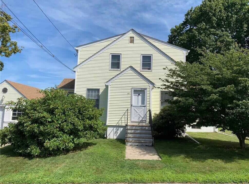 52 Barrett Ave in North Providence, RI - Building Photo