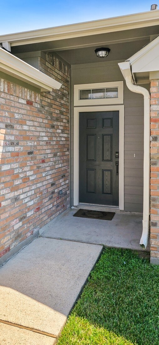 979 Oak Lynn Dr in Willis, TX - Building Photo - Building Photo