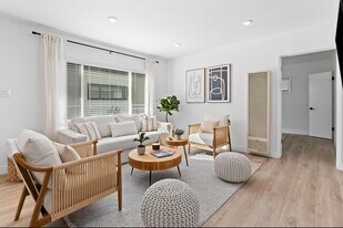 11627 Mayfield Ave, Unit 9 in Los Angeles, CA - Building Photo