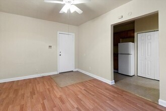 7827 S South Shore Dr in Chicago, IL - Building Photo - Building Photo