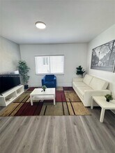 1684 SW 10th St in Miami, FL - Building Photo - Building Photo