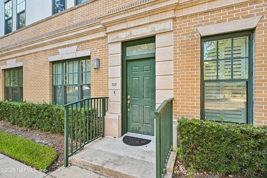 1661 Riverside Ave, Unit 107 in Jacksonville, FL - Building Photo