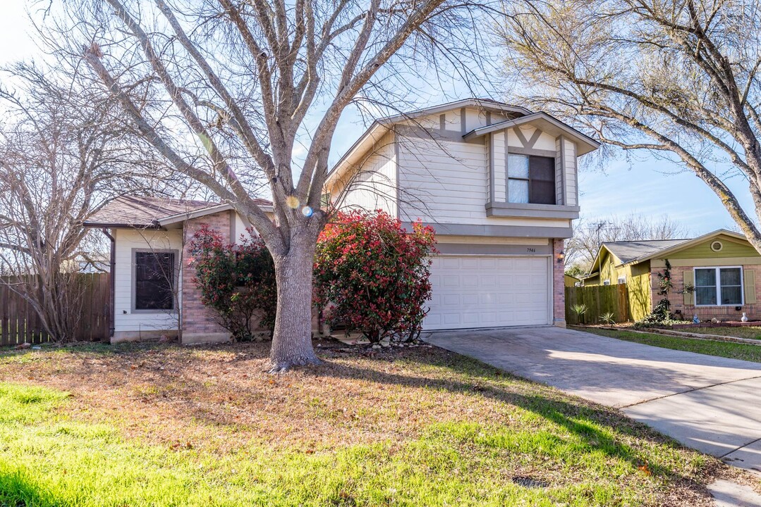 7946 Corona Ridge in San Antonio, TX - Building Photo