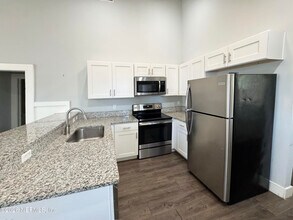 2745 Gilmore St in Jacksonville, FL - Building Photo - Building Photo