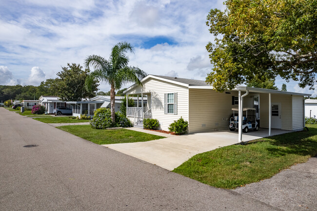 Mid Florida Lakes in Leesburg, FL - Foto de edificio - Building Photo