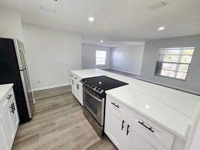 843 42nd St S in St. Petersburg, FL - Building Photo - Building Photo