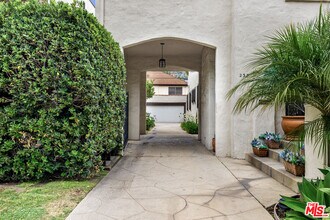 235 S Orange Dr in Los Angeles, CA - Building Photo - Building Photo