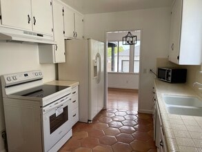 2207 Jolley Dr in Burbank, CA - Building Photo - Building Photo