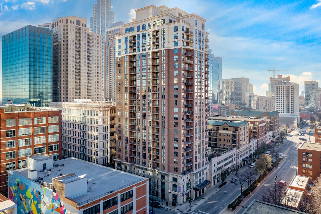 State Place Tower in Chicago, IL - Building Photo