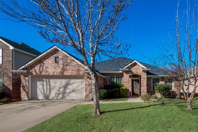 8213 Lauren Way in Watauga, TX - Building Photo