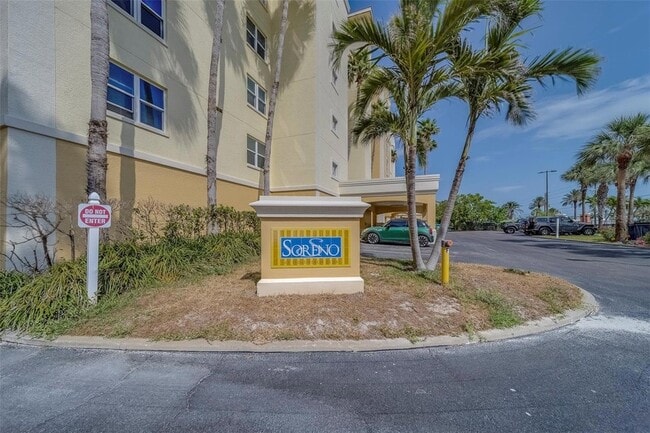 16750 Gulf Blvd, Unit 411 in North Redington Beach, FL - Foto de edificio - Building Photo