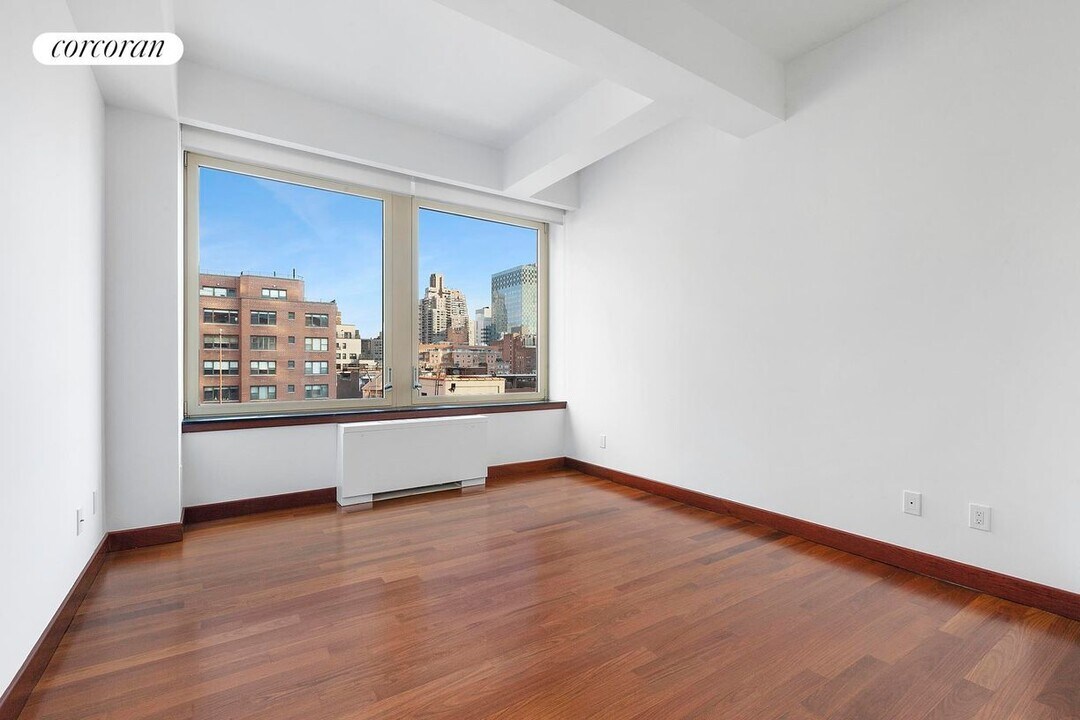 305 E 63rd St in New York, NY - Building Photo