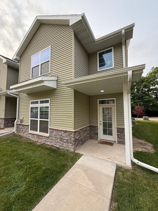 1318 N Dodge St Ct in Iowa City, IA - Building Photo