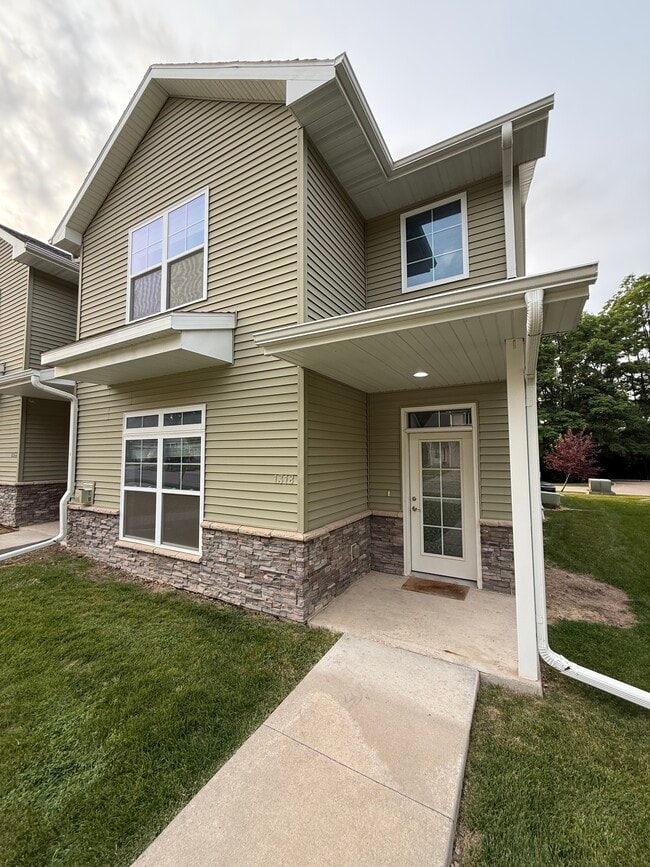 property at 1318 N Dodge St Ct