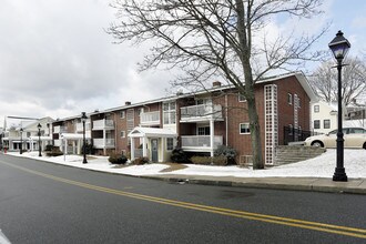 4-16 Summer St in Manchester, MA - Foto de edificio - Building Photo