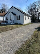 814 W Pearl St in Staunton, IL - Building Photo