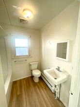16 W Ferdinand St in Manheim, PA - Building Photo - Building Photo
