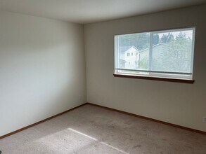 1449 NW Falls Creek Loop-Unit -2 in Oak Harbor, WA - Building Photo - Building Photo